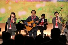 左から百田夏菜子、さだまさし、玉井詩織。