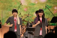 左から玉井詩織、高城れに。