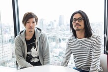 左から松田晋二（Dr）、菅波栄純（G）。