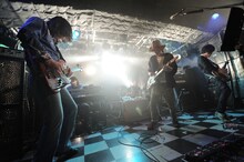 「PREMIUM LIVE SERIES 2014 "THE DREAM MATCH#1"」よりメレンゲのライブの様子。