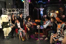 バックドロップシンデレラのトークの様子。