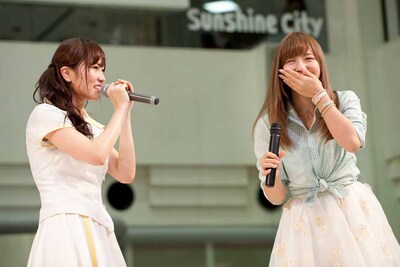 左から佐野友里子、河西智美。