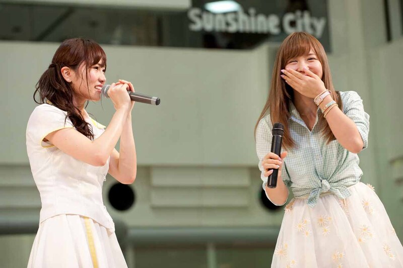 左から佐野友里子、河西智美。