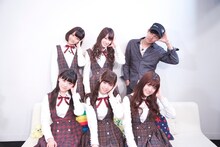 前列左から堀未央奈、西野七瀬、松村沙友理、後列左から深川麻衣、高山一実、K。
