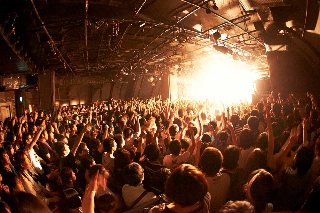 4月10日に東京・渋谷CLUB QUATTROで行われたBase Ball Bear「TOUR『光蘚』」追加公演の様子。（Photo by Yoshiharu Ota）
