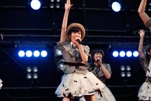 AKB48チームBの一員として「初日」をパフォーマンスする生駒里奈。 (c)AKS