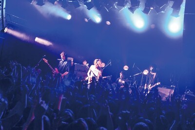 「LEGO BIG MORL Spring Tour 2014 "Something New"～雪辱編～」UNIT公演の様子。