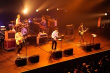 GRAPEVINEのライブの様子。（撮影：松木雄一）