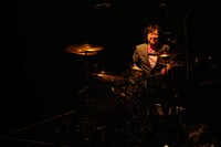 吉田佳史（TRICERATOPS / Dr）（撮影：松木雄一）