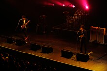 TRICERATOPSのライブの様子。（撮影：松木雄一）