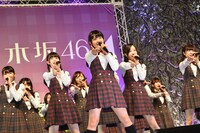 「生まれたままで」をパフォーマンスする乃木坂46。