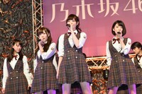 左から松井玲奈、白石麻衣、西野七瀬、橋本奈々未。