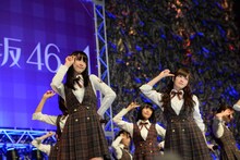 松井玲奈（手前）