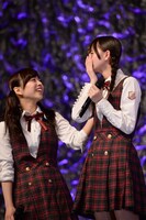 左から伊藤寧々、齋藤飛鳥。