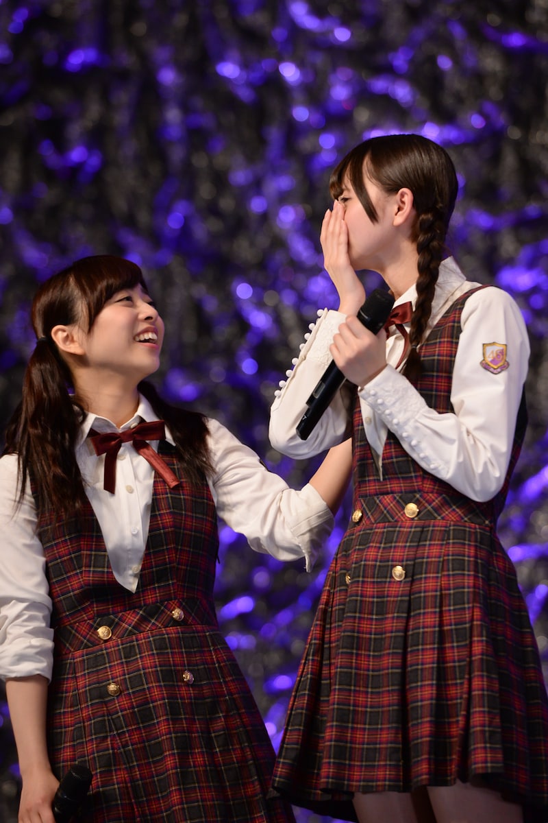 左から伊藤寧々、齋藤飛鳥。