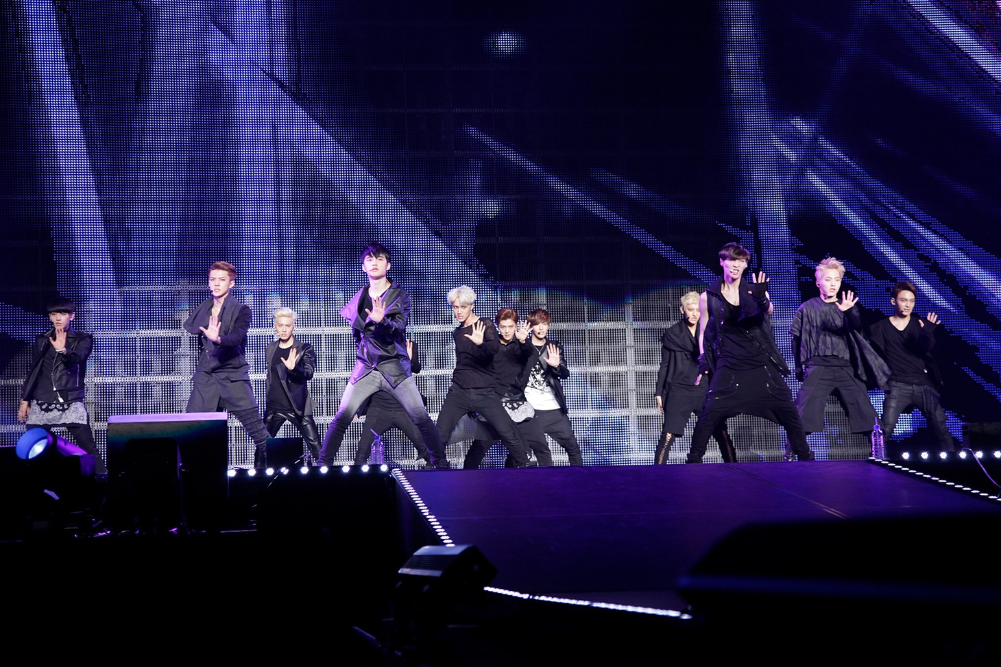 「EXO Greeting Party in Japan “Hello!”」の様子。