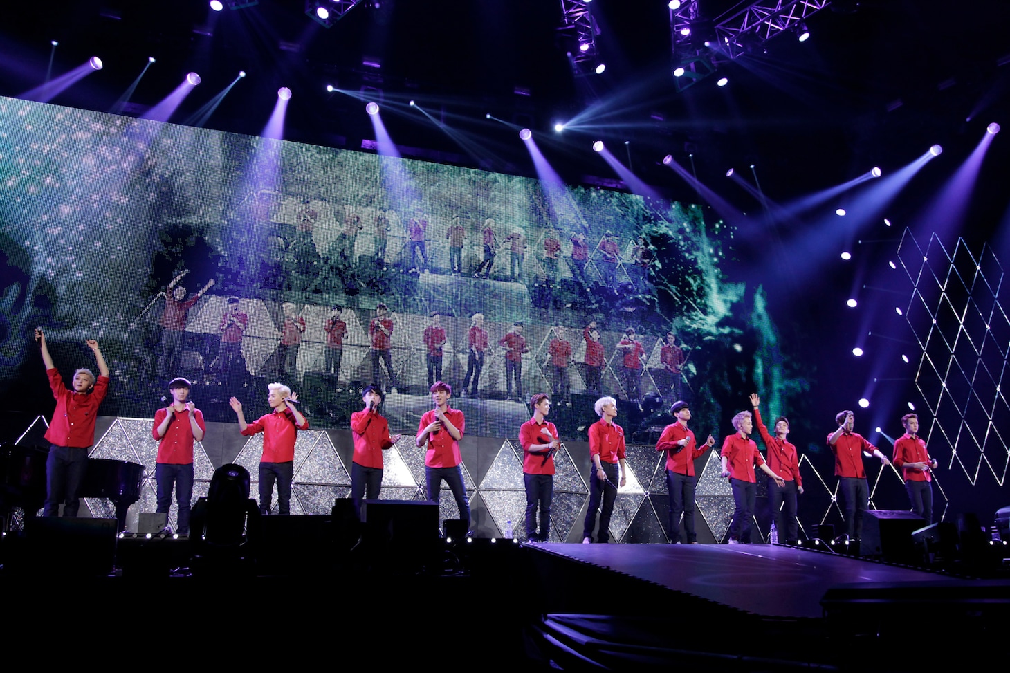 「EXO Greeting Party in Japan “Hello!”」の様子。