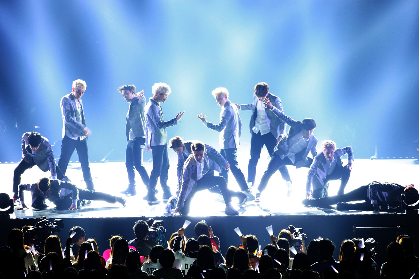 「EXO Greeting Party in Japan “Hello!”」の様子。