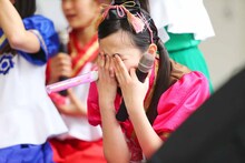 彩木咲良（中央）