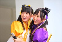 左から清井咲希、堀くるみ。