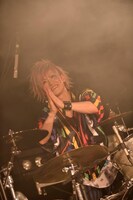 Takeshi（Dr）（撮影：江隈麗志）