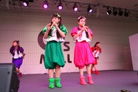 大阪・あべのキューズモールで行われた、たこやきレインボー「『なにわのはにわ』レインボーツアーアンコール」の様子。