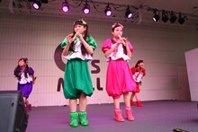 大阪・あべのキューズモールで行われた、たこやきレインボー「『なにわのはにわ』レインボーツアーアンコール」の様子。