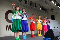 大阪・あべのキューズモールで行われた、たこやきレインボー「『なにわのはにわ』レインボーツアーアンコール」の様子。