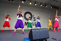 大阪・あべのキューズモールで行われた、たこやきレインボー「『なにわのはにわ』レインボーツアーアンコール」の様子。