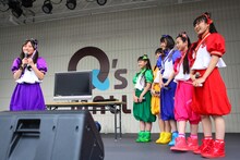 大阪・あべのキューズモールで行われた、たこやきレインボー「『なにわのはにわ』レインボーツアーアンコール」の様子。