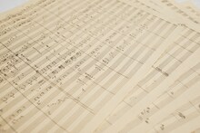 「菅野よう子オリジナル五線紙」使用例