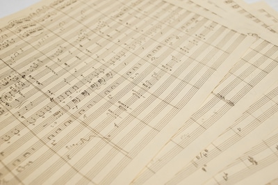 「菅野よう子オリジナル五線紙」使用例