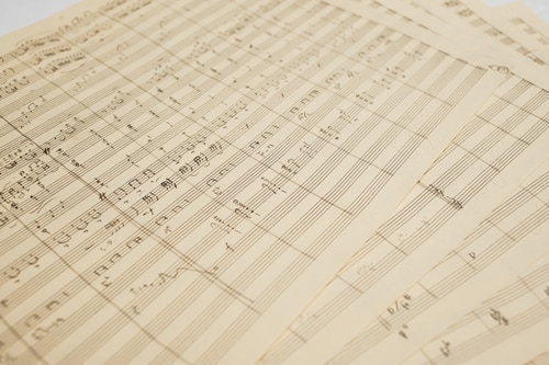 「菅野よう子オリジナル五線紙」使用例