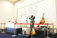 4月13日に山梨・ふじさんホール（旧富士五湖文化センター）で開催されたフジファブリック展示会の様子。