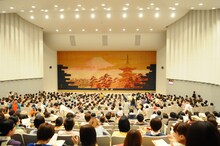 4月13日に山梨・ふじさんホール（旧富士五湖文化センター）で開催されたフジファブリックの上映イベント「Live at 富士五湖文化センター 上映會」の様子。