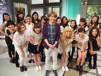 「僕らの音楽」収録時の小室哲哉とE-girls。