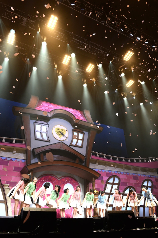 「私立恵比寿中学 合同出発式 ～今、君がここにいる～」アンコールの様子。