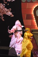 ステージ下手にハケる忍者。