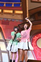 左から柏木ひなた、小林歌穂。