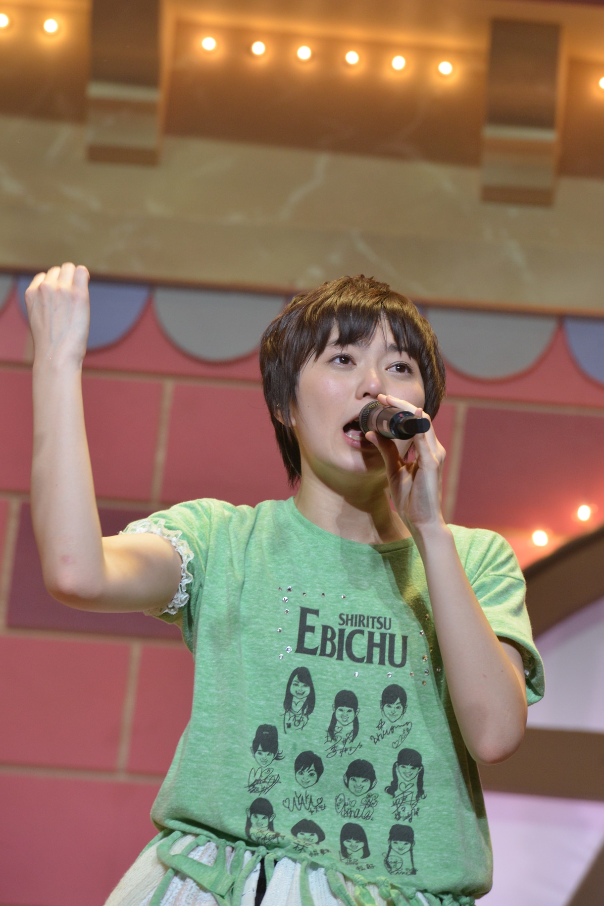 安本彩花