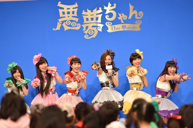 ポーズを決めるきもクロ。