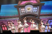 「私立恵比寿中学合同出発式～今、君がここにいる～」の様子。