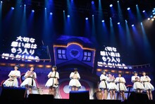 新曲「Dear Dear Dear」を歌う私立恵比寿中学。