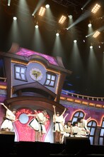 「私立恵比寿中学合同出発式～今、君がここにいる～」の様子。