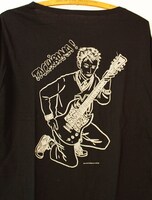 「GalleriAprochia Tour」で販売されたTシャツ、通称「生誕T」。
