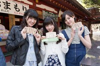左から秋山美穂、橋本環奈、四宮なぎさ。