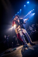 左から桜井和寿、和田唱（Vo, G）。（撮影：松木雄一）