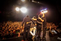 4月12日の「DINOSAUR ROCK'N ROLL 6」演奏終了後の様子。（撮影：松木雄一）