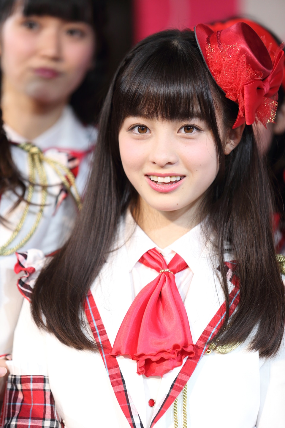 今週の人気画像5位は「橋本環奈『両親に内緒で』ウエディング衣装に」より、橋本環奈。写真は4月に行われたRev.from DVLメジャーデビュー記念会見の様子。