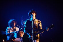 クリープハイプ「平日の武道館 バイト編～ねぇ、シフト代わってくれない？～」の模様。